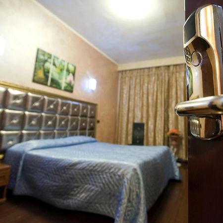Hotel Bengasi Монкалиери Стая снимка
