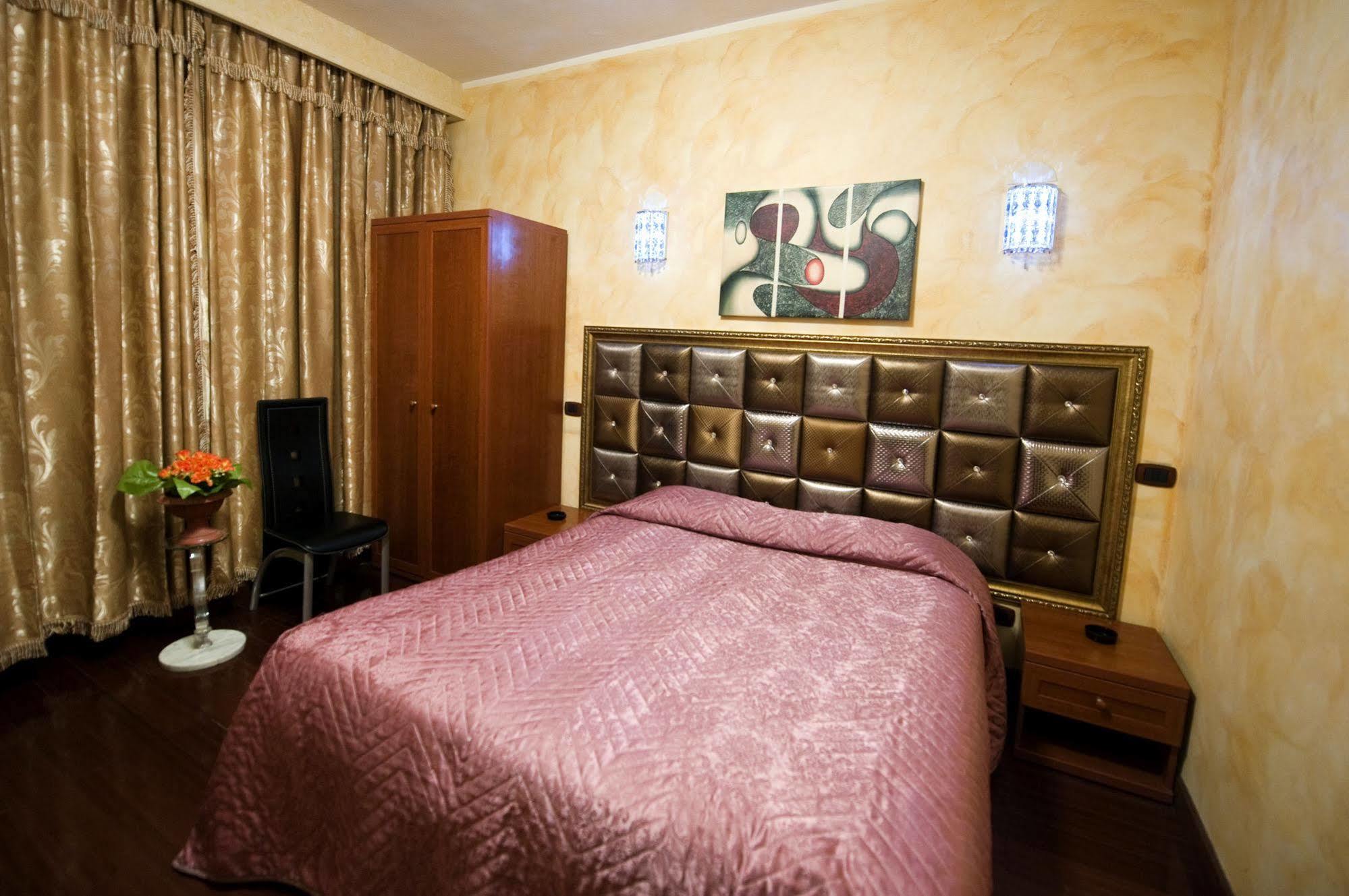 Hotel Bengasi Монкалиери Екстериор снимка